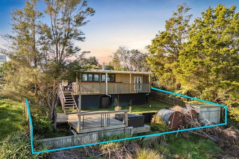 Photo of property in 74 Bays Road, Orere Point, Papakura, 2585