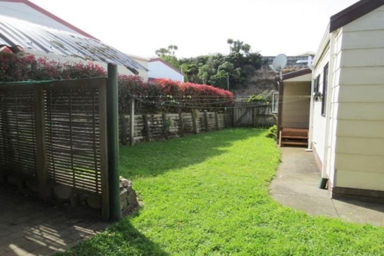 Photo of property in 36 Poplar Grove, Whalers Gate, New Plymouth, 4310