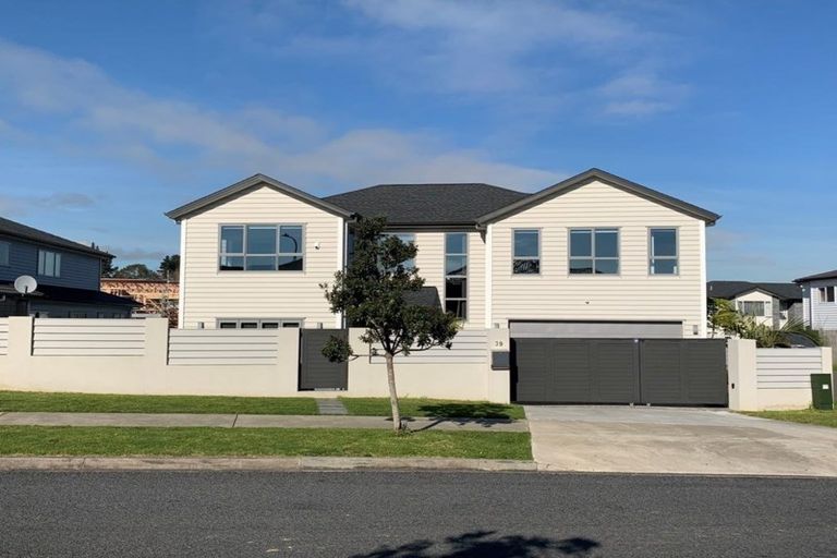 Photo of property in 39 Point View Drive, East Tamaki Heights, Auckland, 2016
