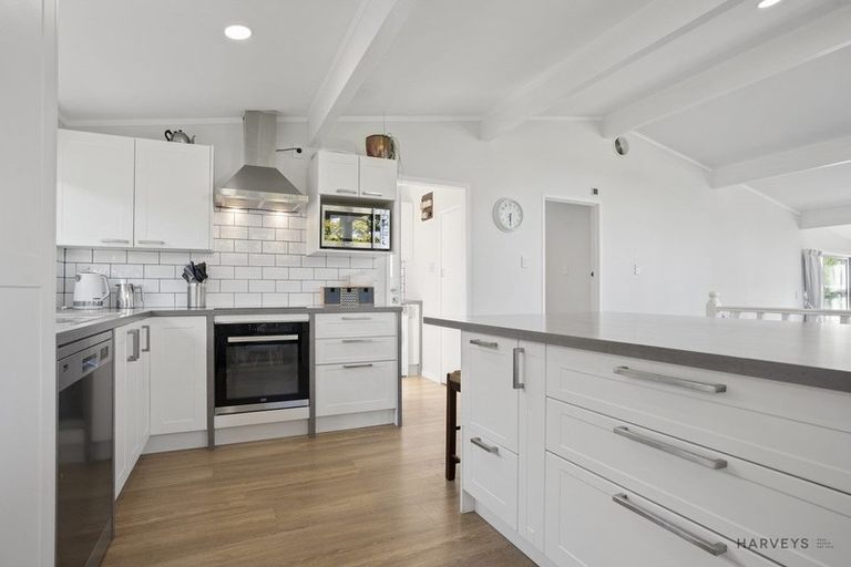 Photo of property in 21 Sunvue Road, Glen Eden, Auckland, 0602