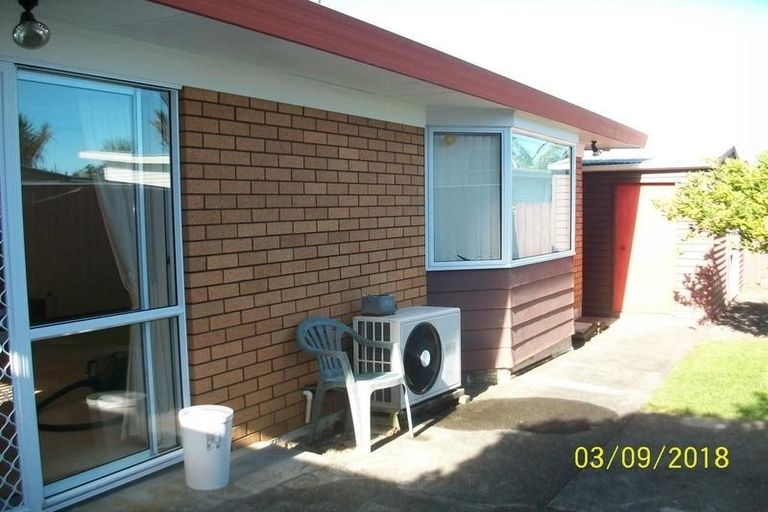 Photo of property in 1/202 Edmonton Road, Te Atatu South, Auckland, 0610