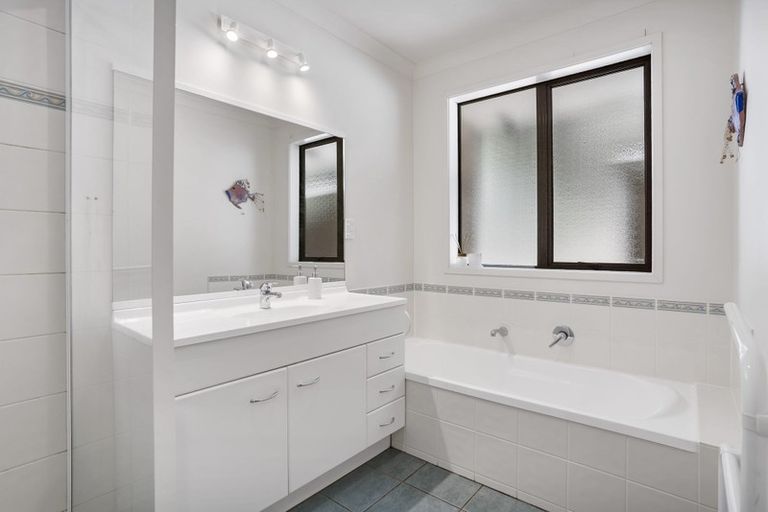 Photo of property in 63 Tram Road, Swanson, Auckland, 0614