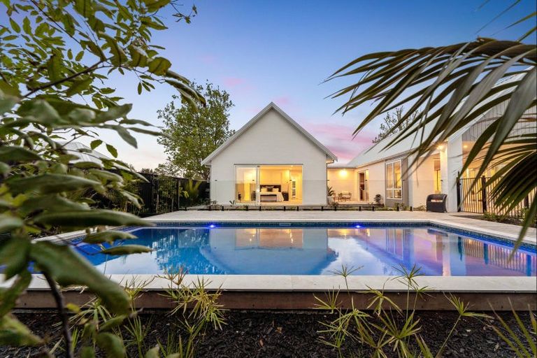 Photo of property in 32 Sandpiper Avenue, Point Wells, 0986