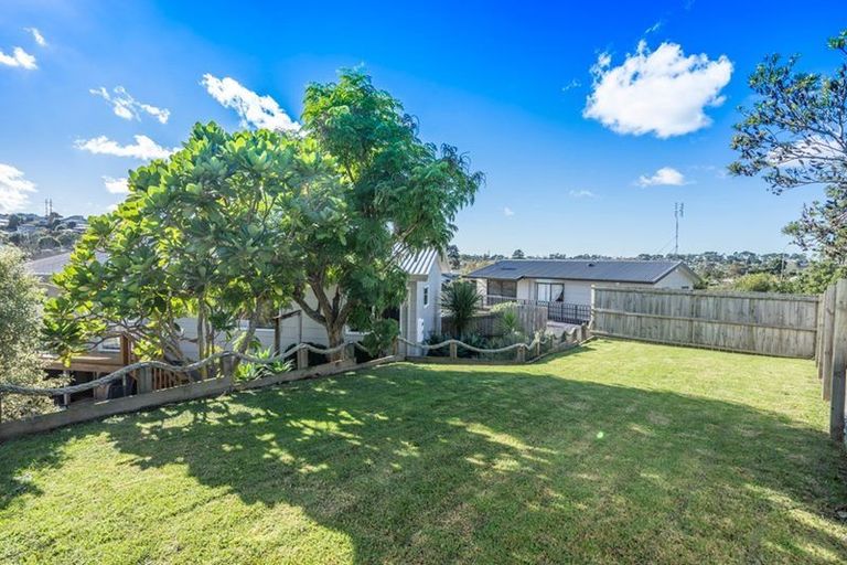 Photo of property in 68 Trias Road, Totara Vale, Auckland, 0629