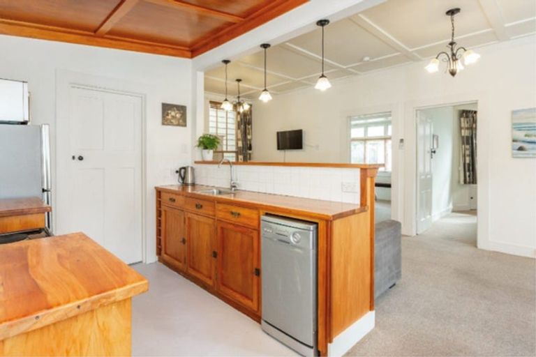 Photo of property in 34 Shakespeare Road, Bluff Hill, Napier, 4110