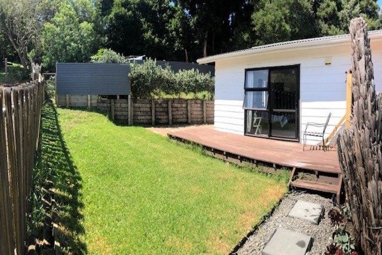 Photo of property in 29 Deverell Place, Northcross, Auckland, 0632