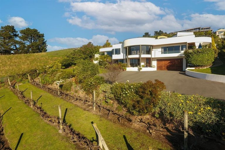 Photo of property in 139 Moncks Spur Road, Redcliffs, Christchurch, 8081