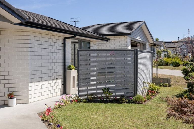 Photo of property in Waterview Estate, 11/4 Greystone Place, Omokoroa, 3114
