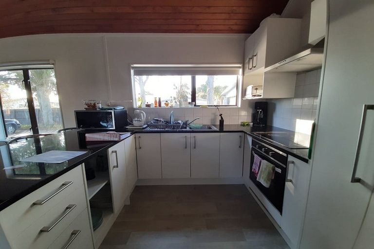 Photo of property in 16 Finlayson Avenue, Clendon Park, Auckland, 2103