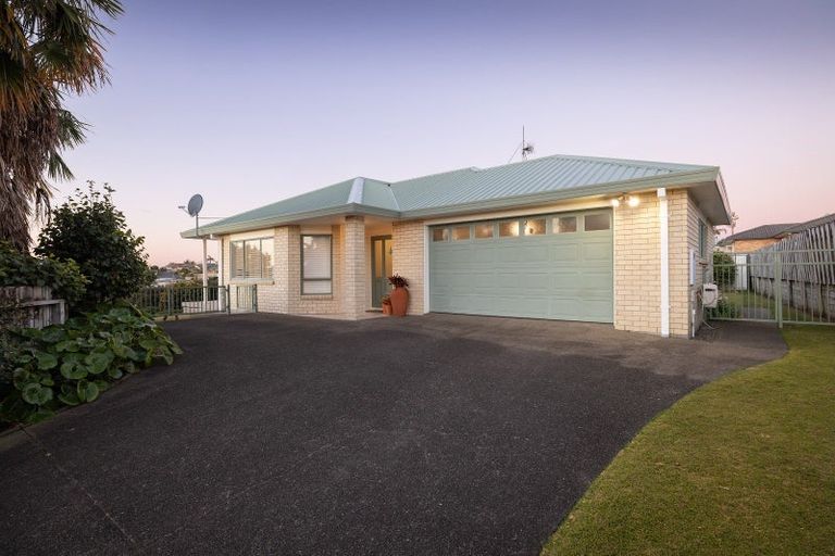 Photo of property in 18 Vanderbilt Place, Welcome Bay, Tauranga, 3112