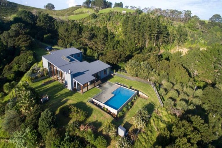 Photo of property in 923 Takatu Road, Tawharanui Peninsula, Warkworth, 0986