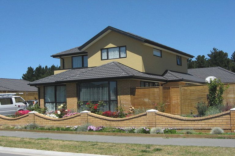 Photo of property in 6 Hoihere Place, Parklands, Christchurch, 8083