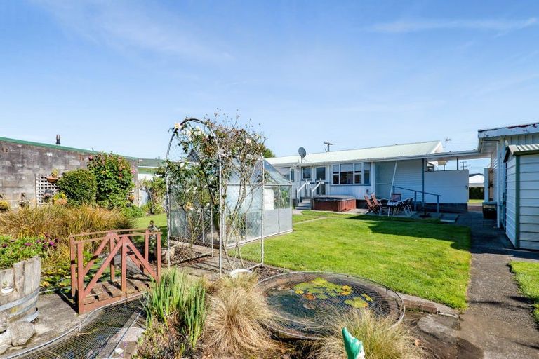 Photo of property in 2 Turuturu Road, Hawera, 4610