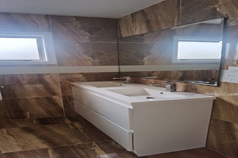 Photo of property in 12 Neaptide Close, Red Beach, 0932