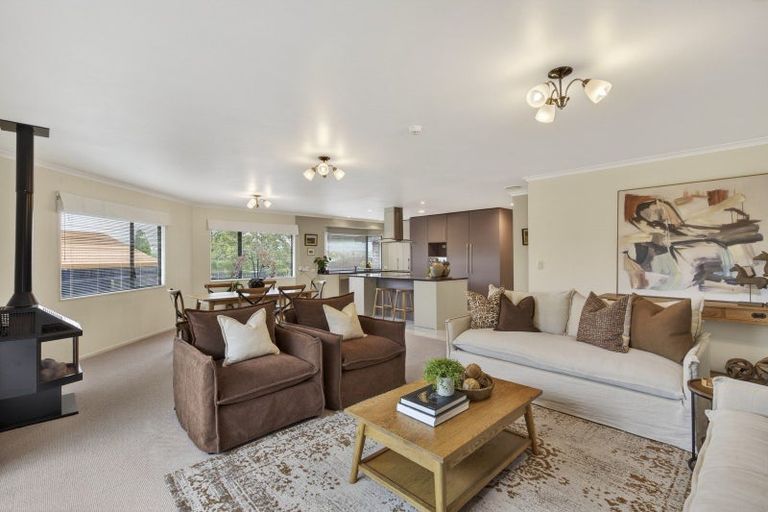 Photo of property in 15 Sandel Rise, Merrilands, New Plymouth, 4312