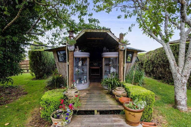 Photo of property in 244 Maata Road, Eltham, 4398