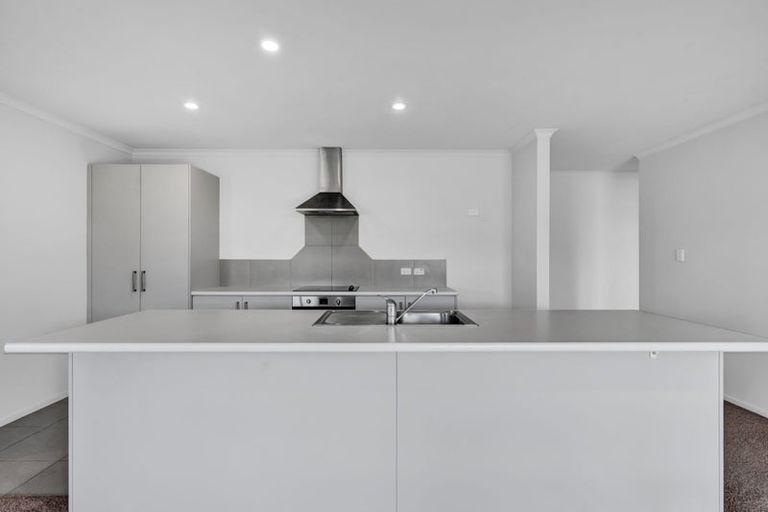 Photo of property in 17 Heta Road, Highlands Park, New Plymouth, 4312