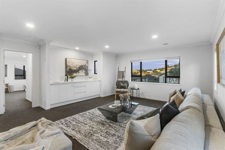 Photo of property in 16 Fernhill Way, Oteha, Auckland, 0632