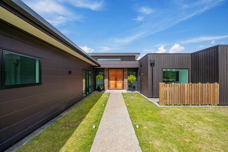 Photo of property in 6 The Fairways, Kinloch, Taupo, 3377