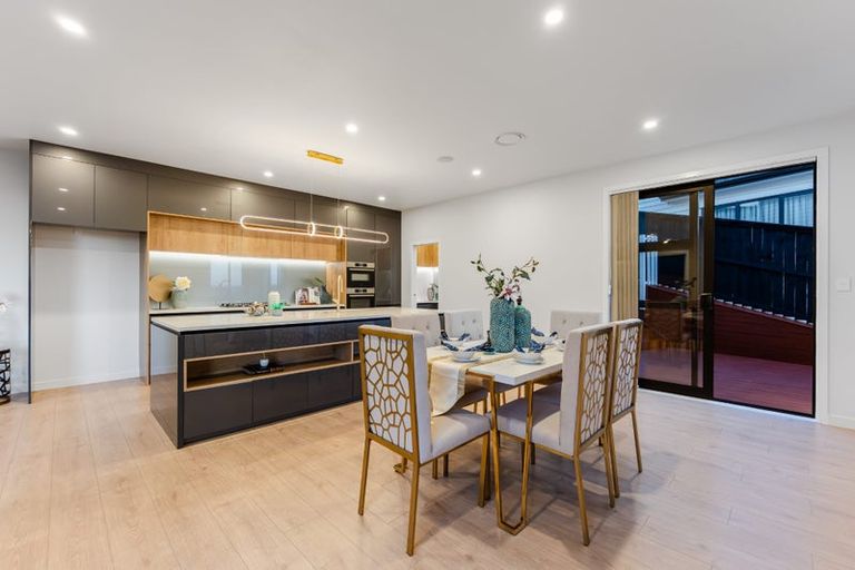 Photo of property in 17 Manawanui Way, Orewa, 0931