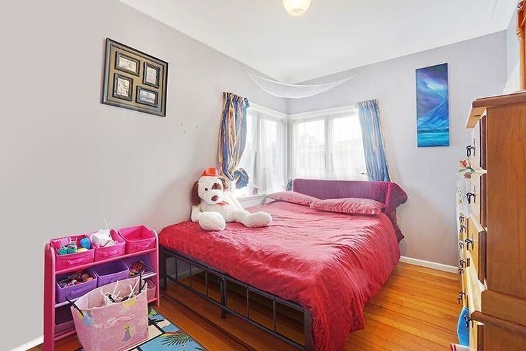 Photo of property in 1/9 Sheehan Road, Te Atatu South, Auckland, 0610