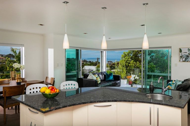 Photo of property in 1/40 Beulah Avenue, Rothesay Bay, Auckland, 0630