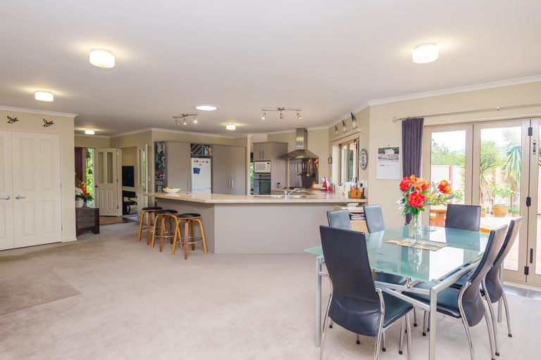 Photo of property in 6 Kenwyn Drive, Carterton, 5713