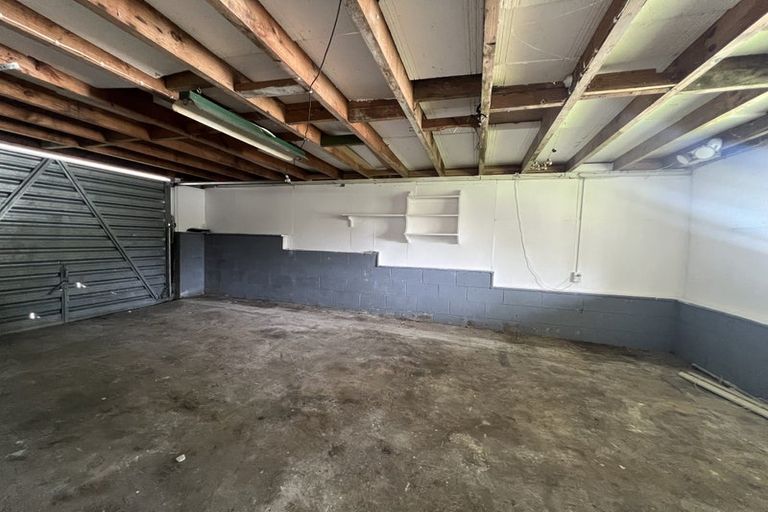 Photo of property in 13 Hellyers Street, Birkdale, Auckland, 0626