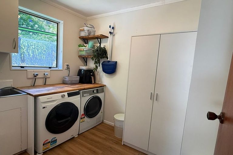 Photo of property in 43 Woodman Drive, Tawa, Wellington, 5028