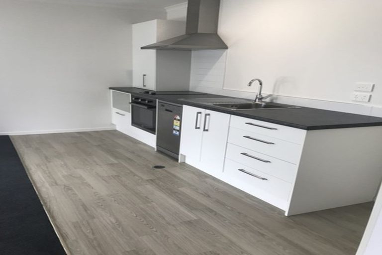 Photo of property in 2/30 Heath Street, Saint Andrews, Hamilton, 3200