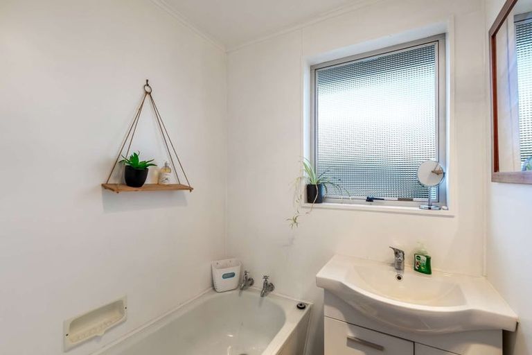 Photo of property in 2 Dale Crescent, East Gore, Gore, 9710