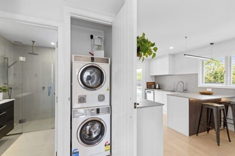 Photo of property in 3b Paton Avenue, Te Atatu South, Auckland, 0610