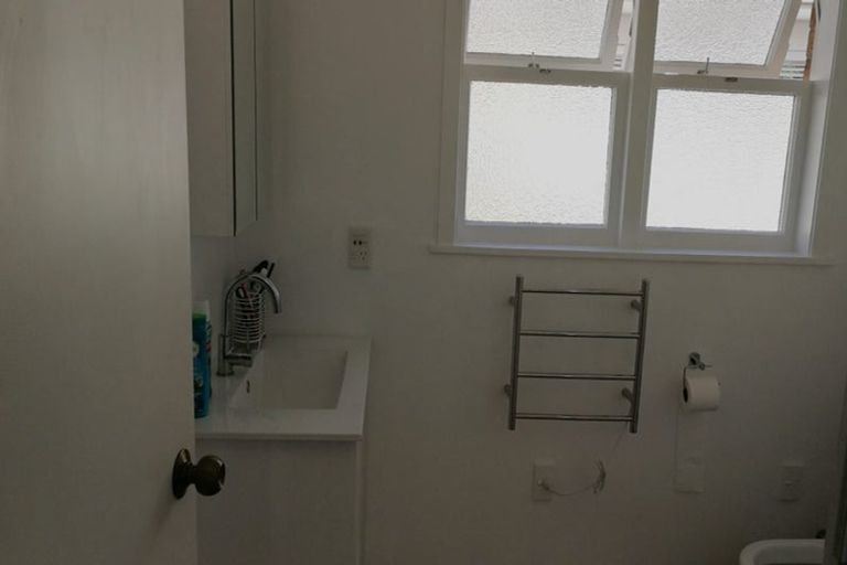 Photo of property in 10 Graham Avenue, Te Atatu Peninsula, Auckland, 0610