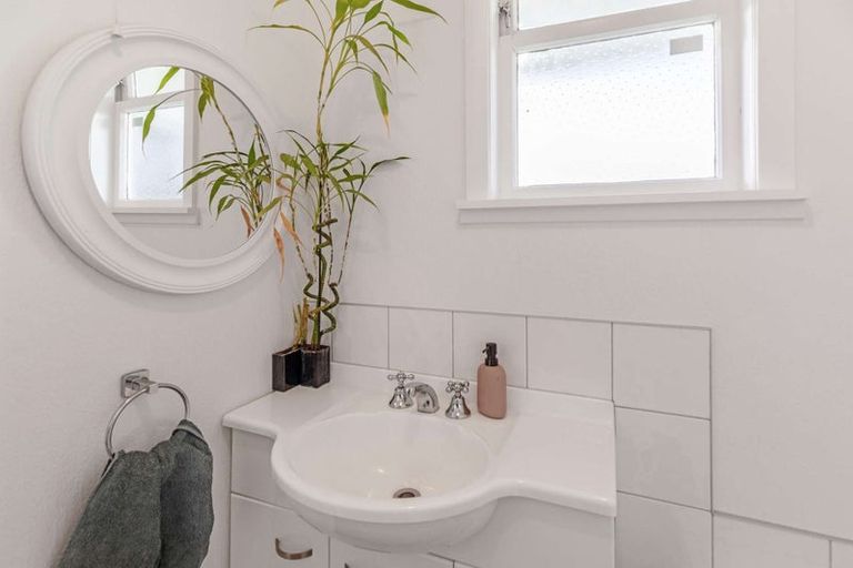 Photo of property in 9 Carlisle Street, Levin, 5510