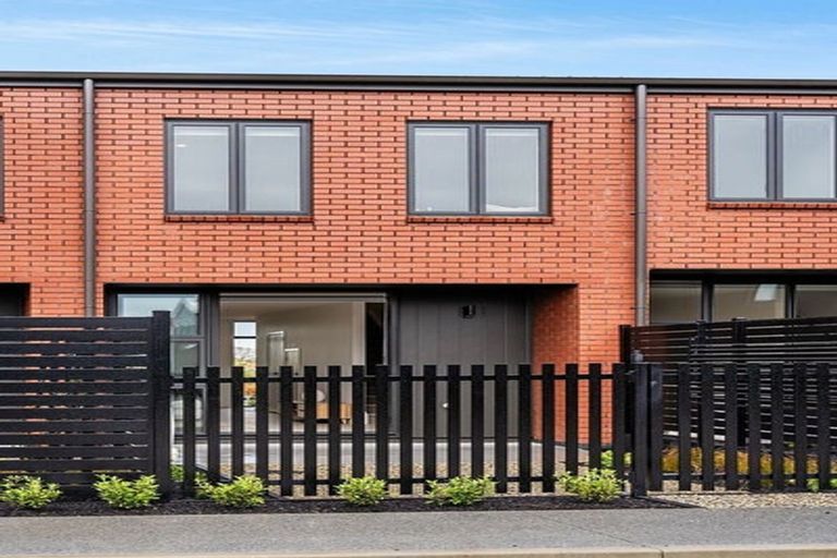Photo of property in 23 Raukohekohe Road, Wiri, Auckland, 2104