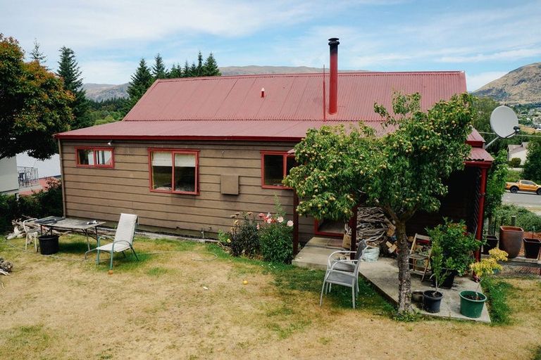 Photo of property in 52 Hedditch Street, Wanaka, 9305