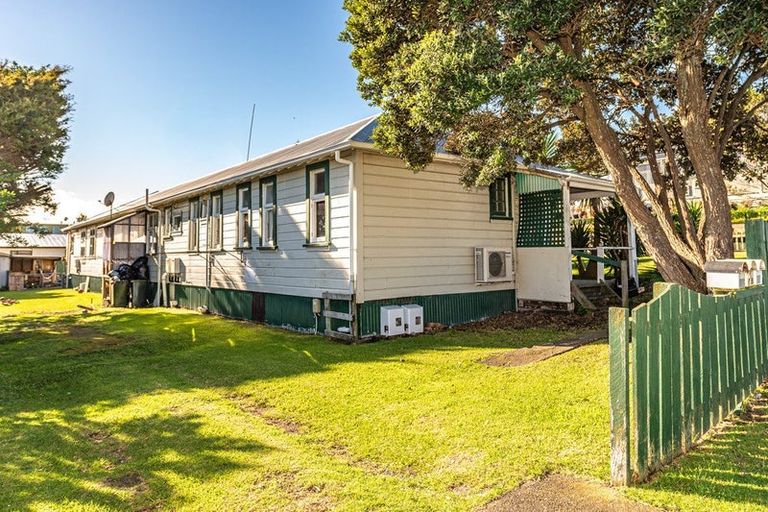 Photo of property in 19 Ruapehu Street, Castlecliff, Wanganui, 4501