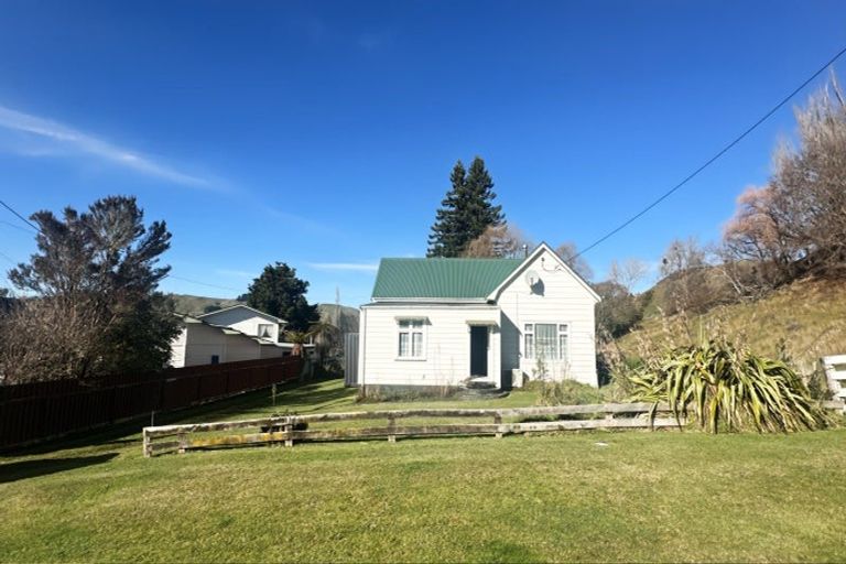 Photo of property in 3 Waitipapa Road, Hunterville, 4730