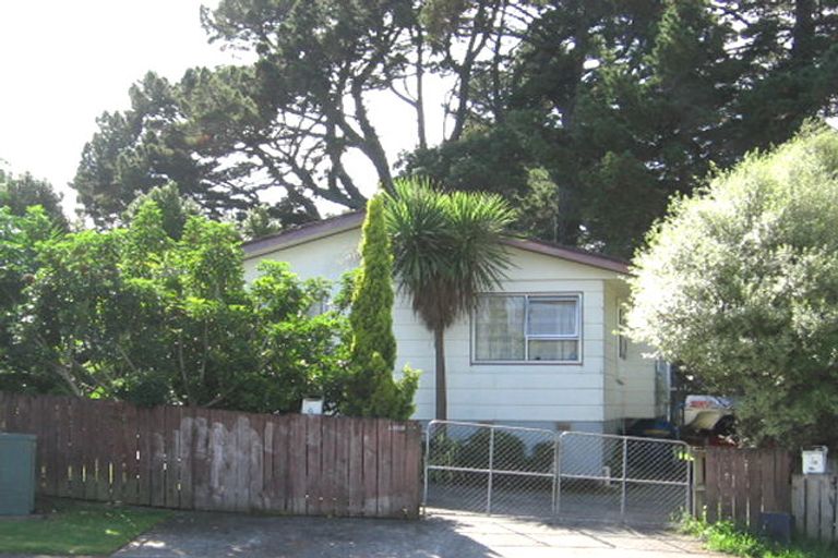 Photo of property in 6 Fernhaven Place, Massey, Auckland, 0614