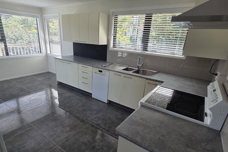 Photo of property in 35 Aronia Way, Goodwood Heights, Auckland, 2105