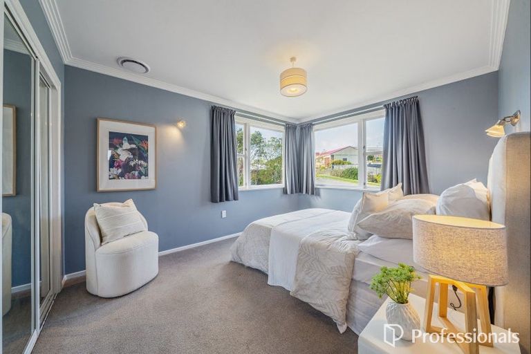 Photo of property in 18 Barberry Grove, Maungaraki, Lower Hutt, 5010