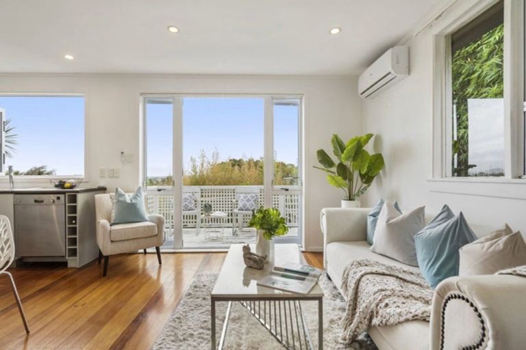 Photo of property in 2/80 Seaview Road, Castor Bay, Auckland, 0620