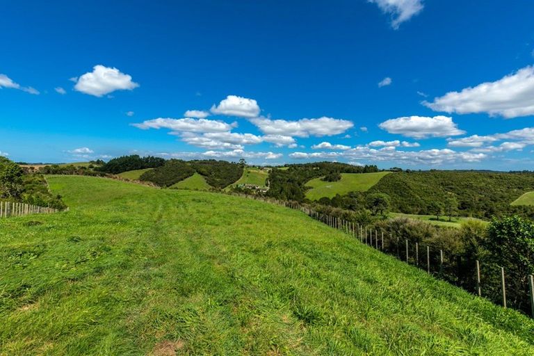 Photo of property in 74 Karahiwi Lane, Dairy Flat, 0794