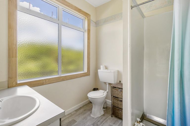 Photo of property in 27 Whatapaka Road, Karaka, Papakura, 2580