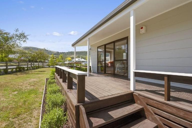 Photo of property in 10 Antonia Place, Kinloch, Taupo, 3377
