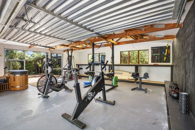 Photo of property in 41 Te Ahuahu Road, Piha, New Lynn, 0772