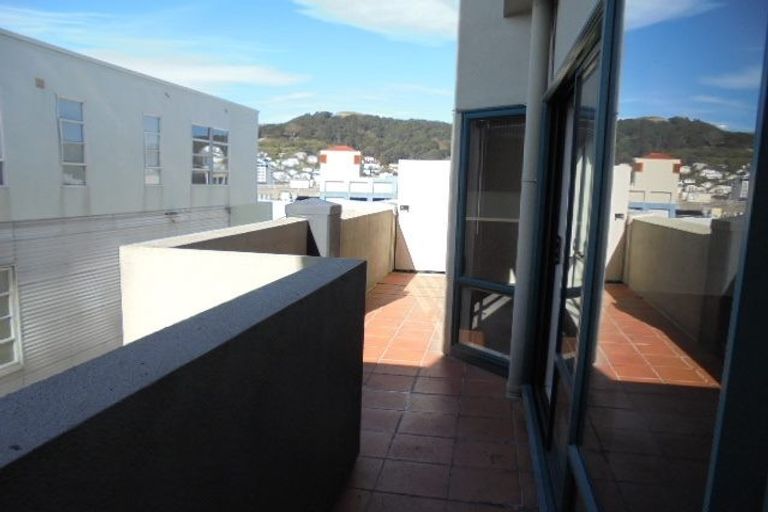 Photo of property in Courtenay Apartments, 703/120 Courtenay Place, Te Aro, Wellington, 6011