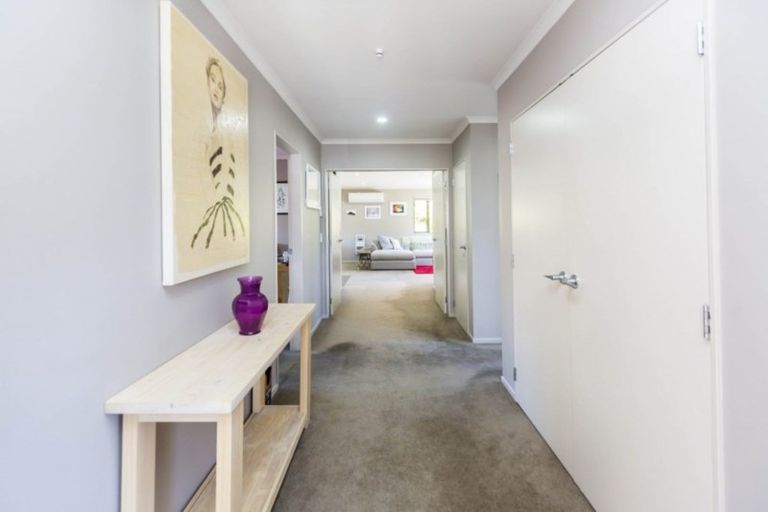 Photo of property in 6 Mcewen Crescent, Riverstone Terraces, Upper Hutt, 5018