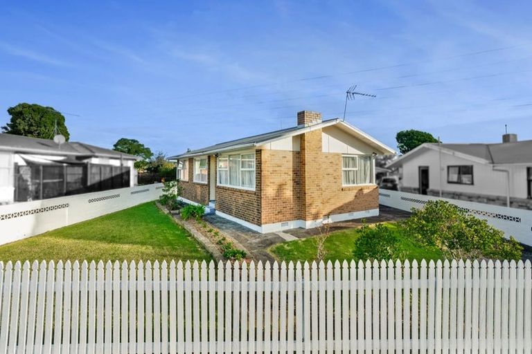 Photo of property in 14 Quennell Avenue, Favona, Auckland, 2024