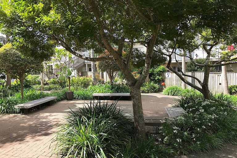 Photo of property in 20/72 Kitchener Road, Milford, Auckland, 0620